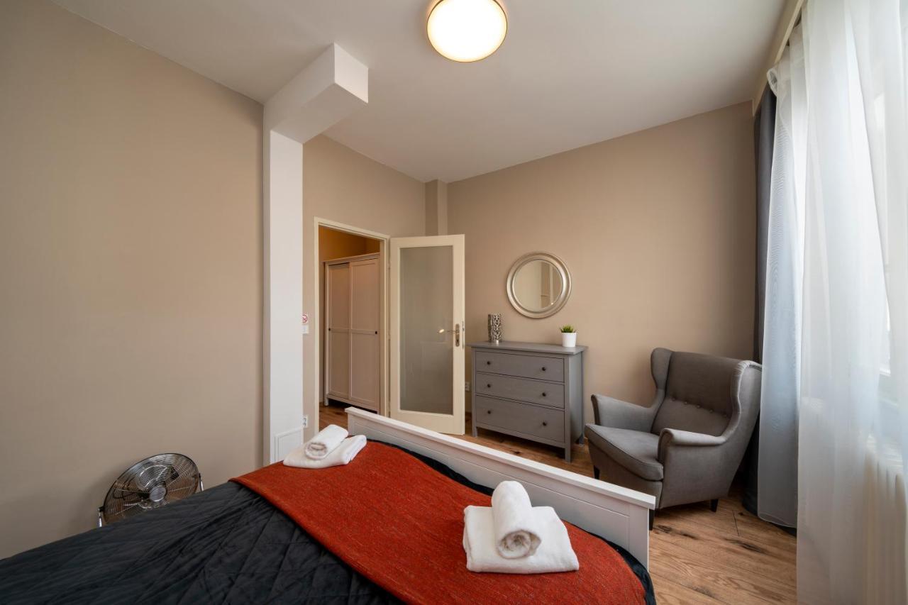 New Town - Apple Apartments Praga Esterno foto