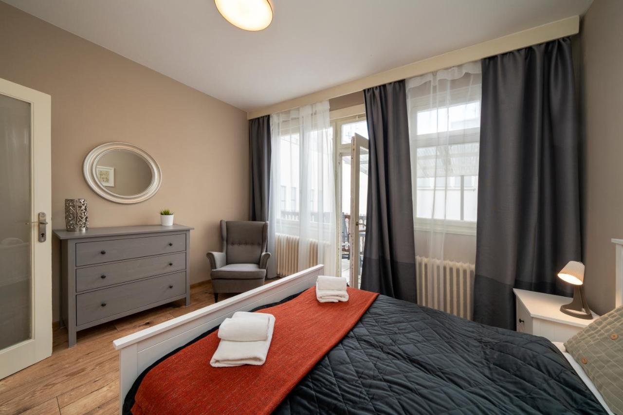 New Town - Apple Apartments Praga Esterno foto