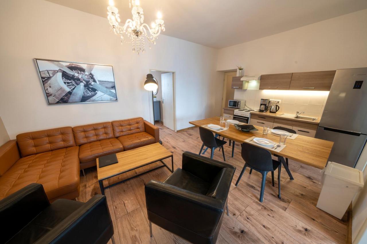 New Town - Apple Apartments Praga Esterno foto