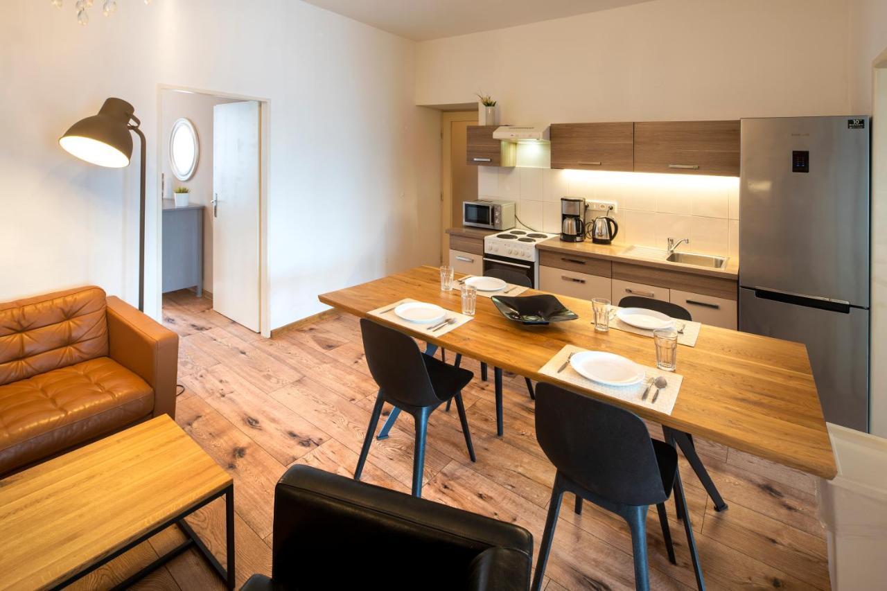 New Town - Apple Apartments Praga Esterno foto