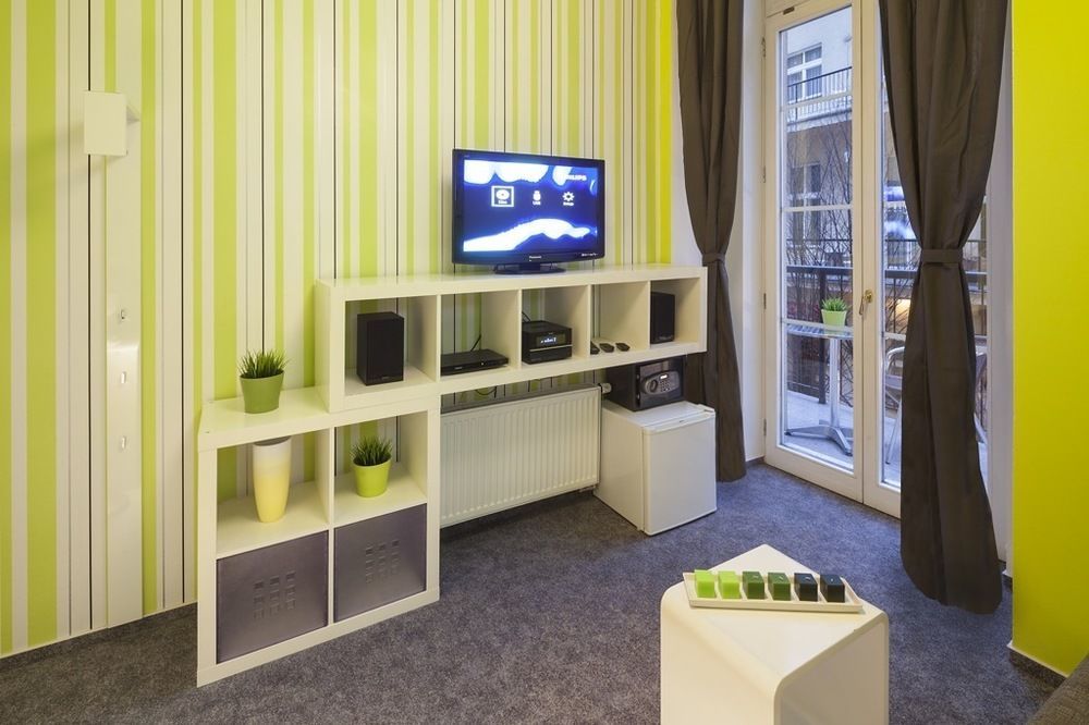 New Town - Apple Apartments Praga Esterno foto
