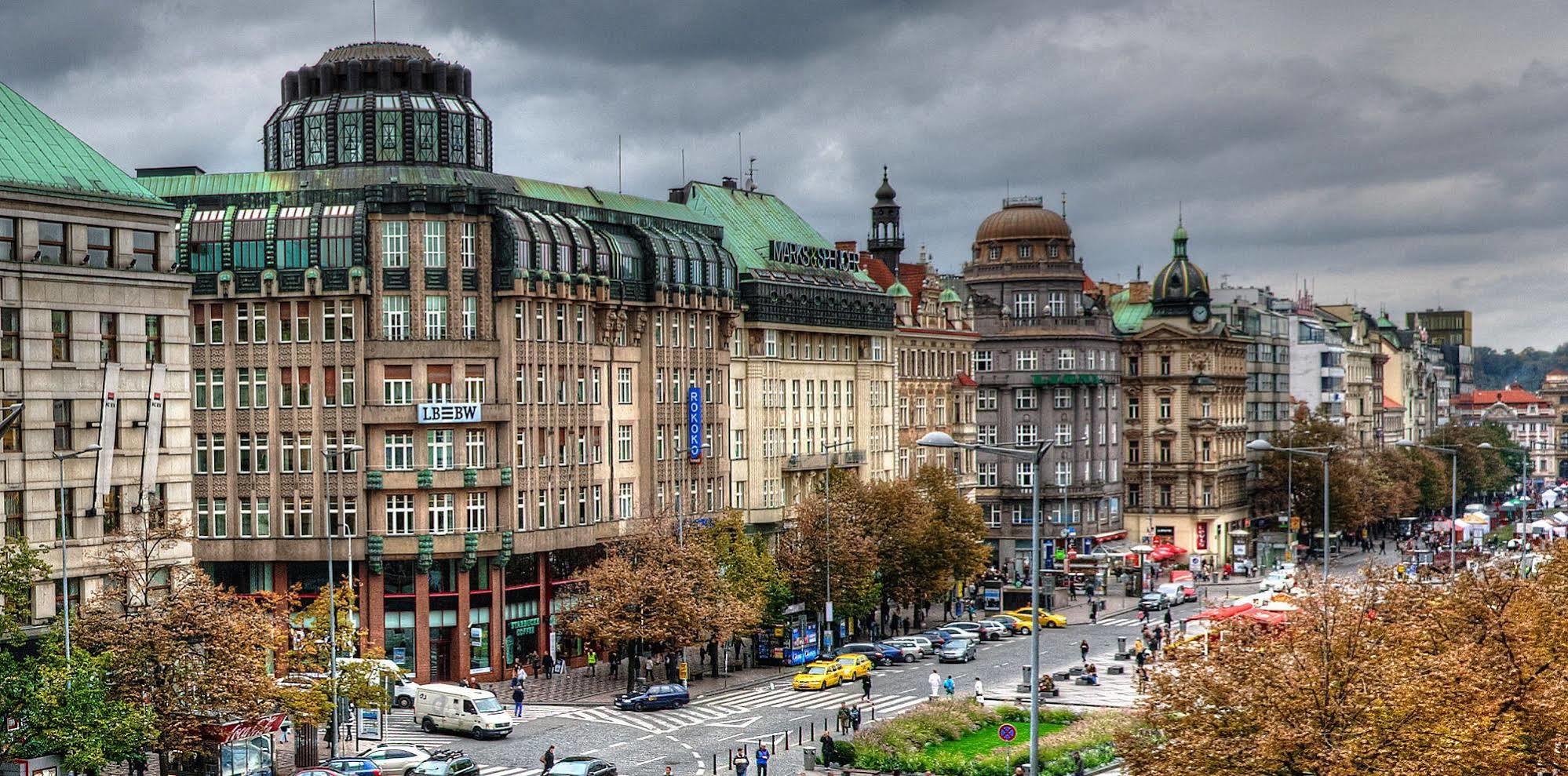 New Town - Apple Apartments Praga Esterno foto